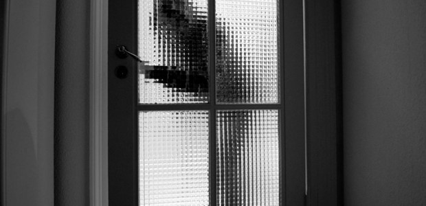 Μπούκαραν σε σπίτι και έκλεψαν χρυσαφικά